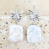JEZ-E-SV  Silver and pearl earrings  with butterfly