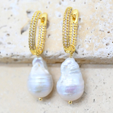 JFF-E  Gold and pearl earrings