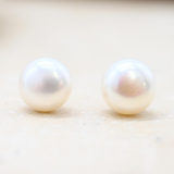 Medium Pearl Earrings