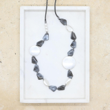 Acrylic and metal beads necklace