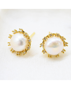 Pearl Stud Earrings with Gold Detailing